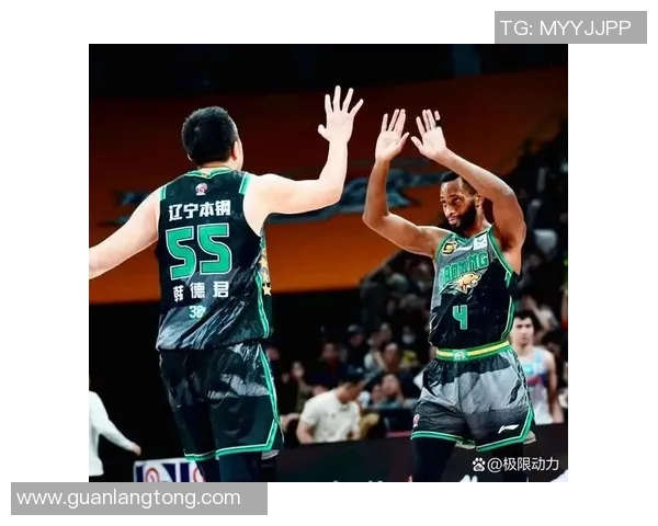 2015年CBA精彩对决上海队与辽宁队巅峰对决回顾 2015年CBA精彩对决上海队与辽宁队巅峰对决回顾