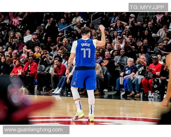 东契奇狂砍73分刷新现役得分纪录独行侠终结太阳连胜势头